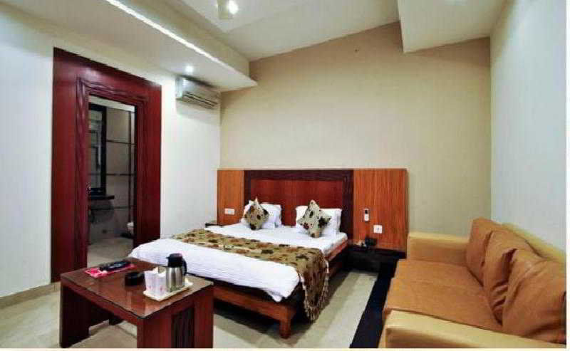 Hotel Mandakini Plaza Κανπούρ Εξωτερικό φωτογραφία